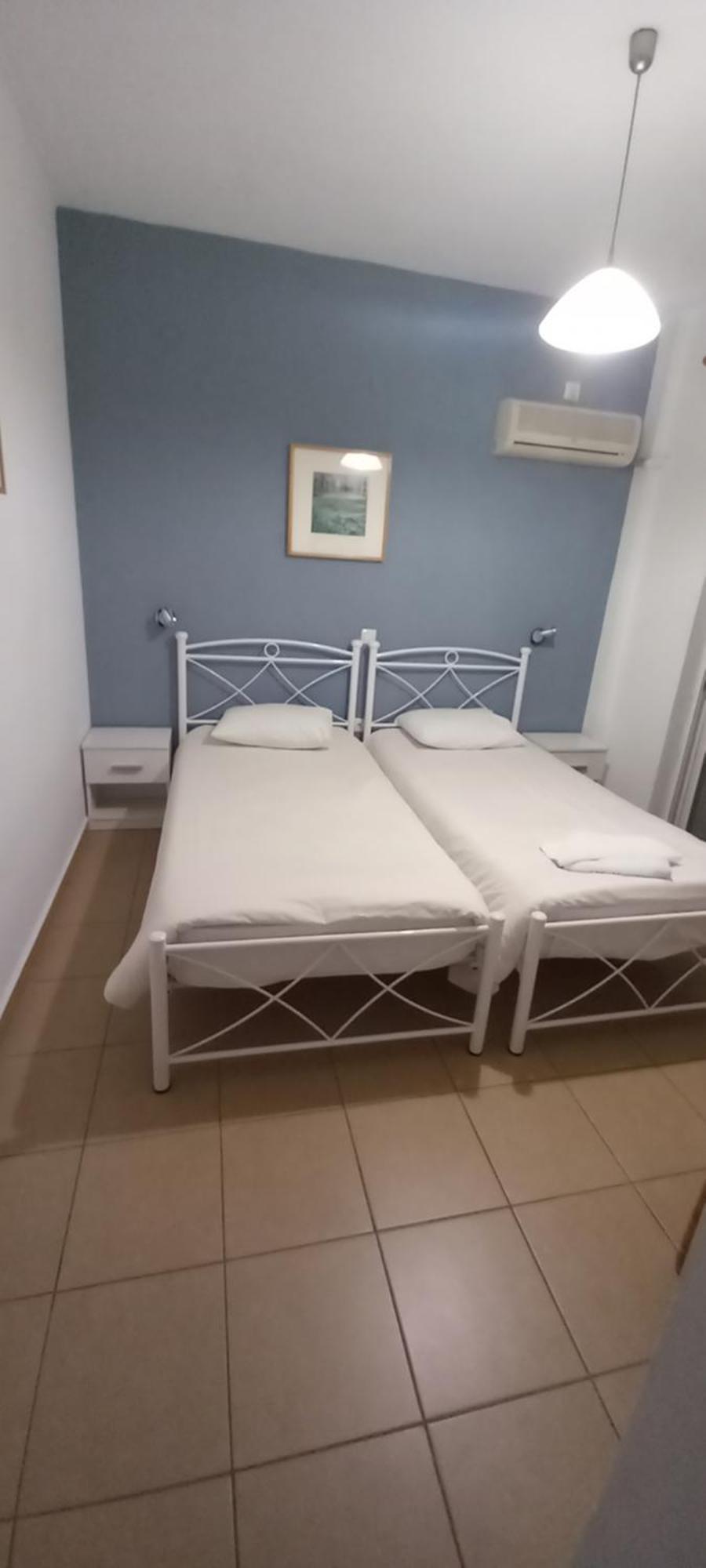 Nikolaki Rooms Pórto Ráfti Esterno foto
