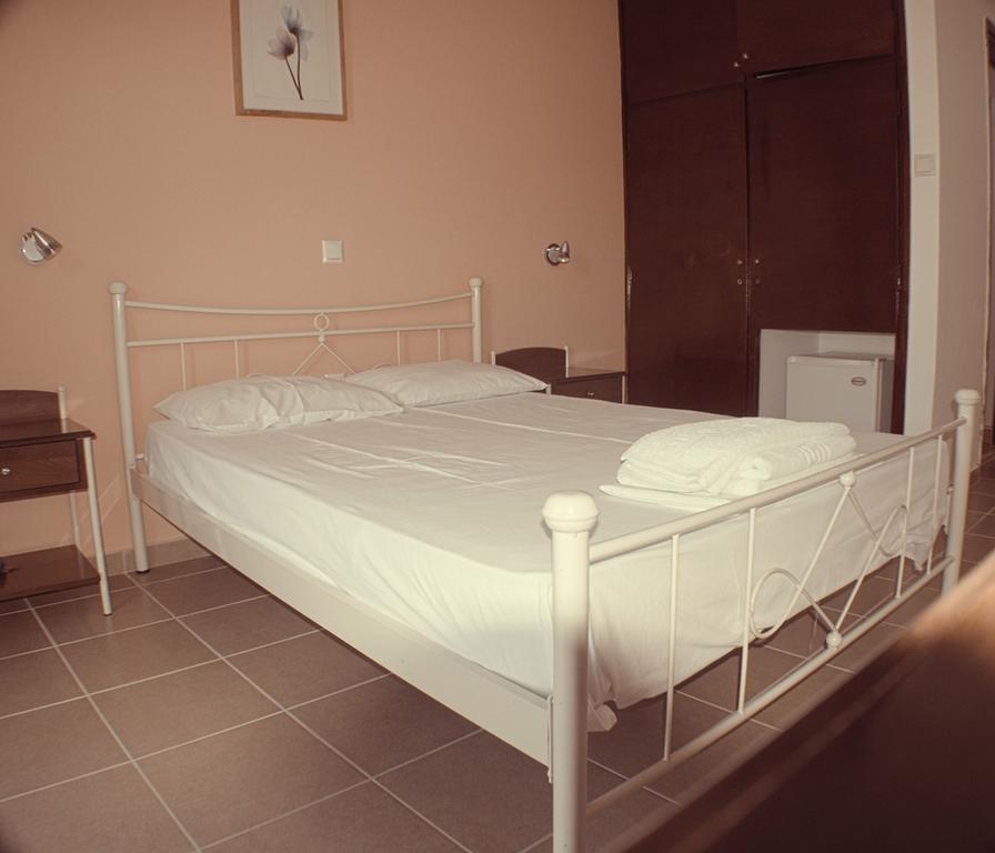 Nikolaki Rooms Pórto Ráfti Esterno foto