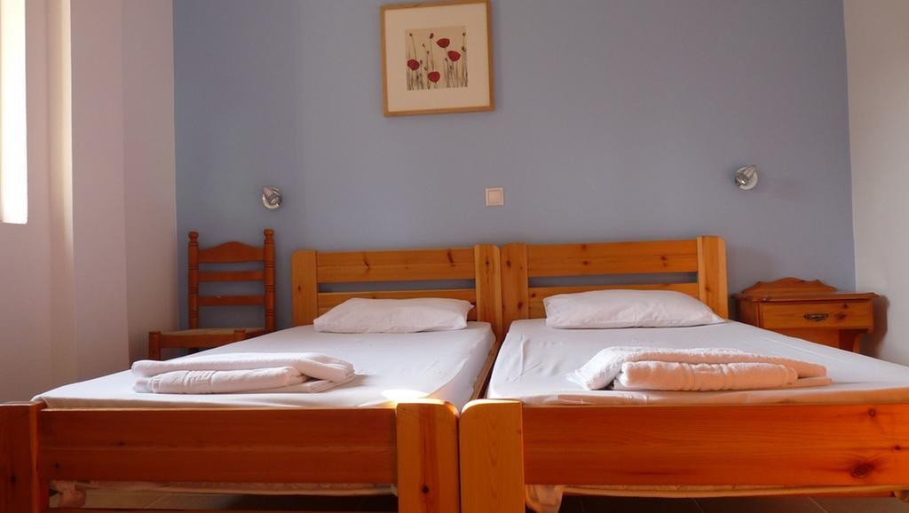 Nikolaki Rooms Pórto Ráfti Esterno foto